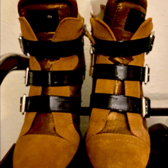 Guess booties worn once great preloved condition - Picture 1 of 6